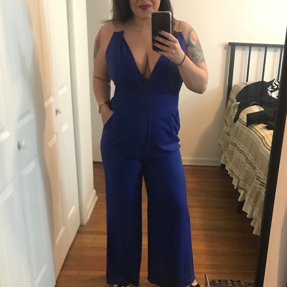 Gorgeous jumpsuit with pockets!